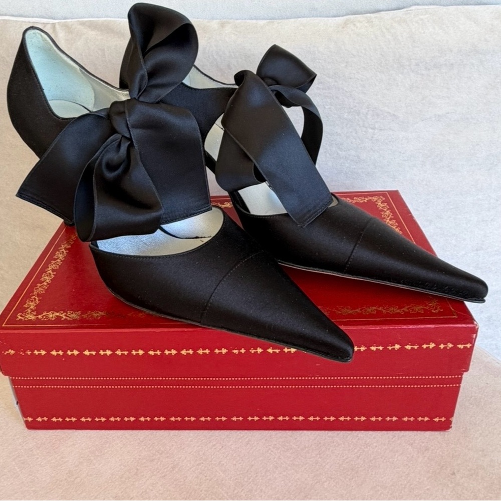 ANN KLIEN GOURGEOUS♥️ Black Satin Bow Pointed-Toe Women's Heels. Runway Model - Picture 8 of 13